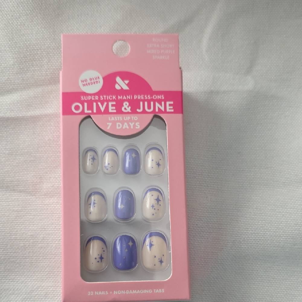 Olive & June Super Stick Press-On Nails in Lavender & Cream Round Extra Short